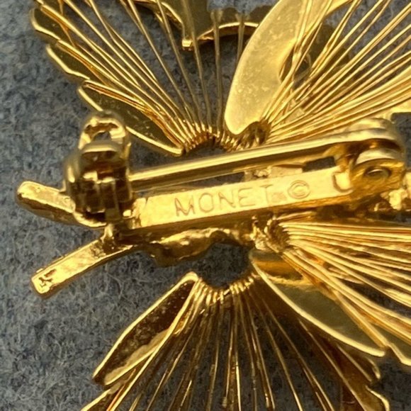 Monet Butterfly Pin Brooch Gold Wire Retro Vintage Minimalist Mid Century Modern - Picture 4 of 7